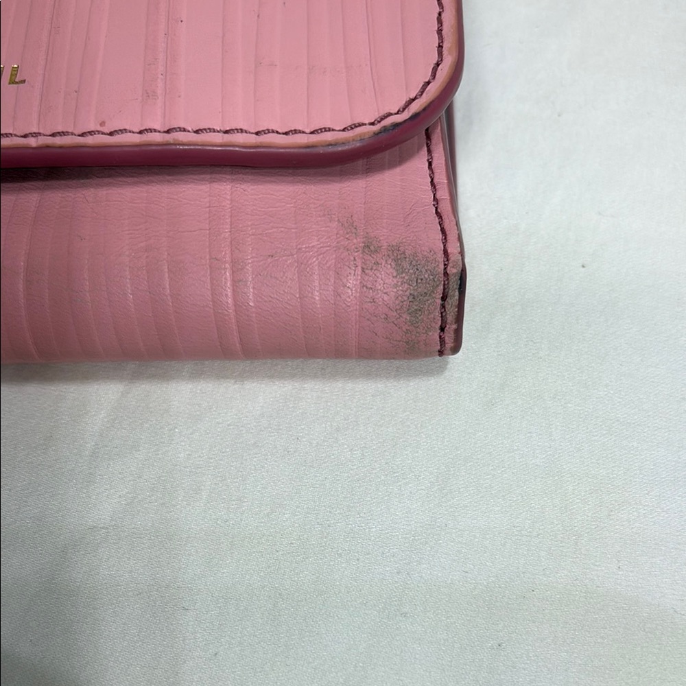 Fossil Trifold Pink Wallet with Ribbed Texture and Flap Closure - Picture 12 of 13